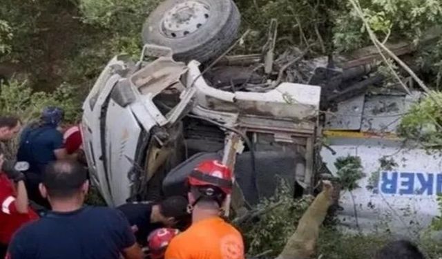Bursa Kestel'de yangına su taşıyan tanker devrildi: 3 ölü