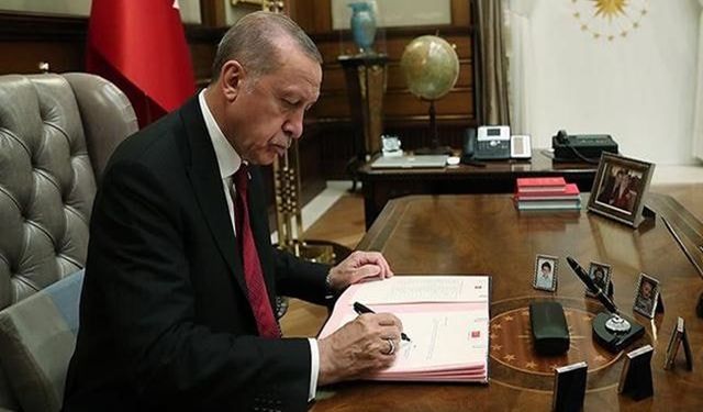 Cumhurbaşkanı Erdoğan imzaladı... 8 üniversitede 9 bölüm kapatıldı