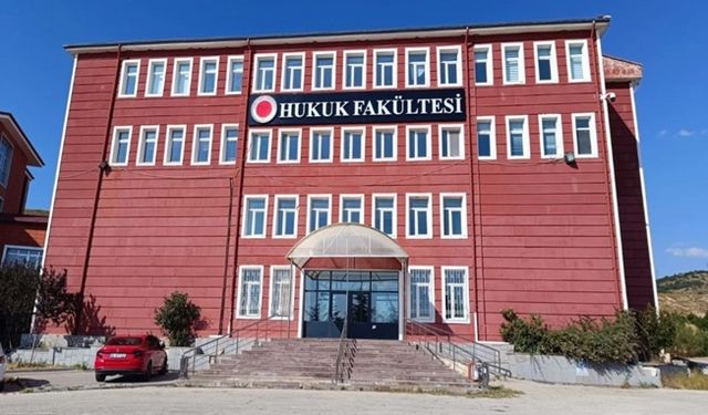 Hukuk fakültelerine girişte başarı sıralaması barajı 125 bin olarak güncellendi