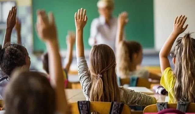 20 milyon öğrenci yarın okula dönüyor