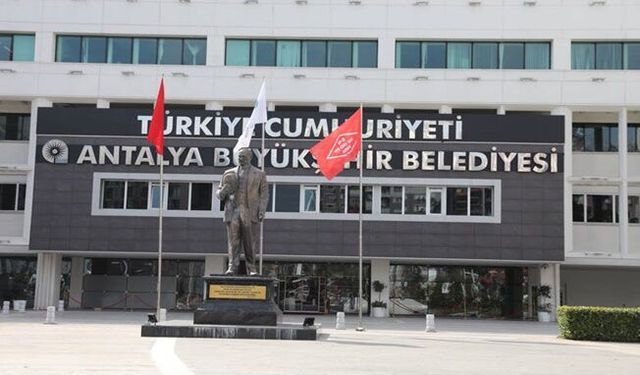 Antalya Büyükşehir Belediyesi'ne Rüşvet Soruşturmasında 20 Şüpheliye Gözaltı