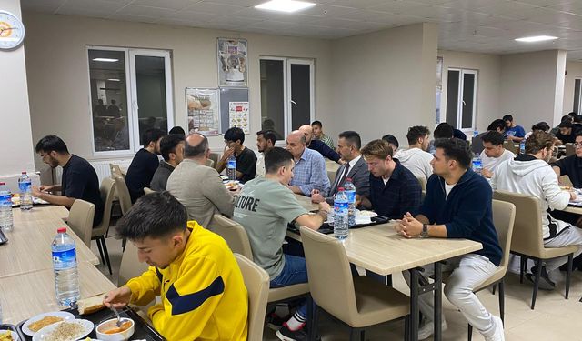 Kocaeli Valisi İlhami Aktaş Gazi Süleyman Paşa Erkek Öğrenci Yurdunu Ziyaret Etti