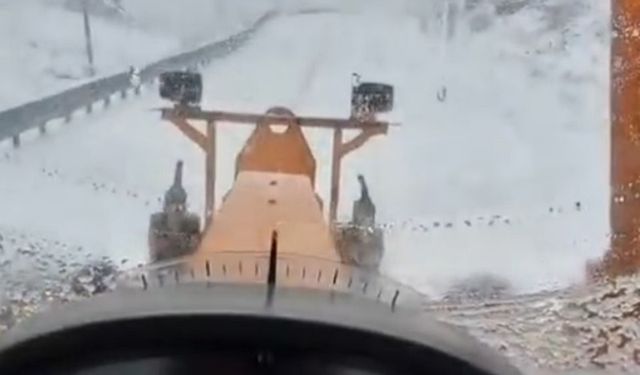 Karayolları kar etkisiyle yol temizleme çalışmalarında