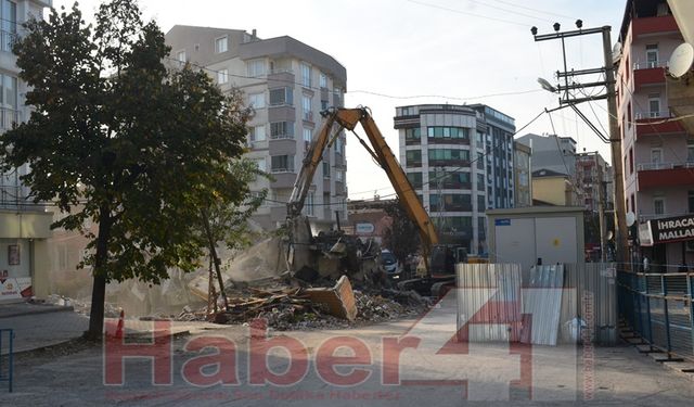 Gebze’de Çöken Bina Enkazında Kaldırma Çalışmaları Başladı