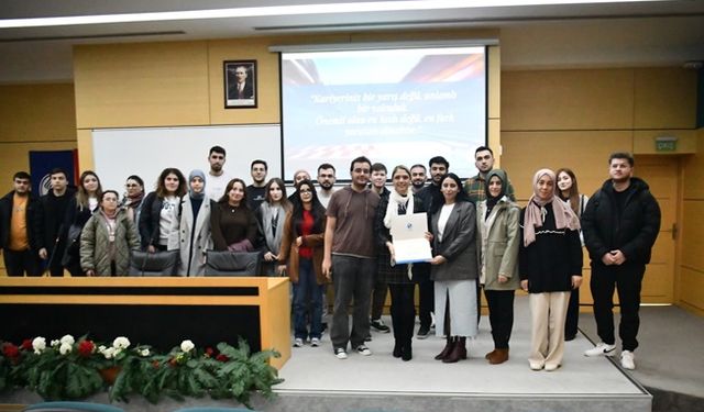 İnsan ve Robot El Ele