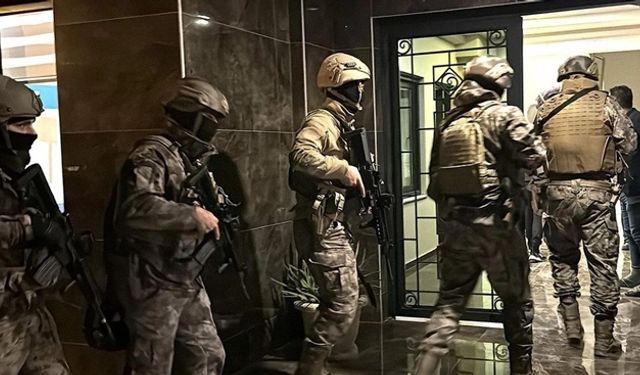 Jandarmadan 28 ilde FETÖ’ye darbe