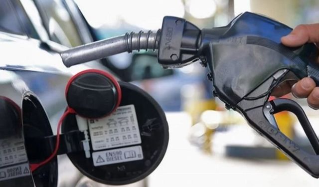 Benzin fiyatlarında pompaya çifte indirim geldi!