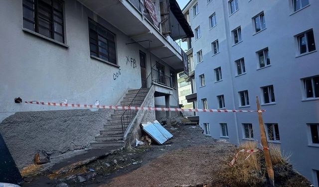 Ankara’nın Altındağ ilçesinde temeli zarar gören bina boşaltıldı