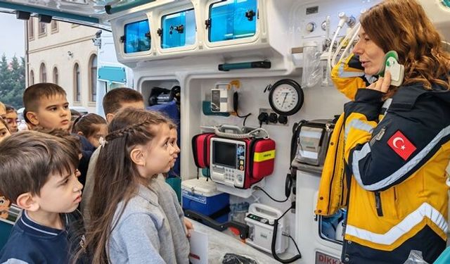 112'DEN MİNİK YAĞMUR VE ARKADAŞLARINA KARNE HEDİYESİ