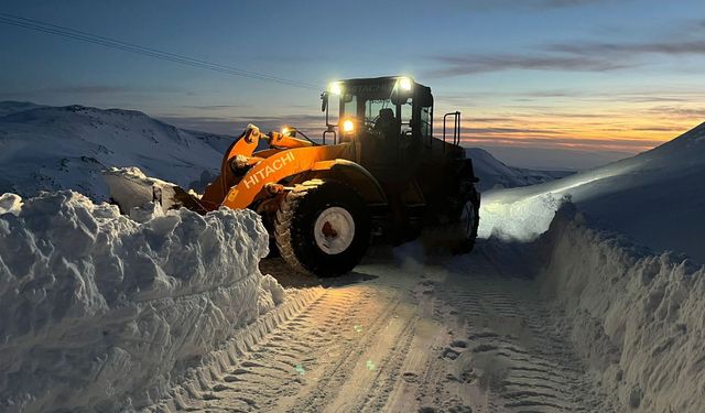 Van’da Ana Arterler ve Köy Yolları Ulaşıma Açıldı