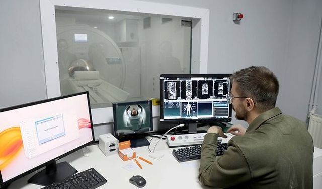 Akyazı Devlet Hastanesi’nde yapay zekâ destekli MR dönemi başladı