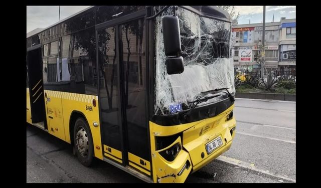 Fatih’te 3 İETT otobüsü çarpıştı