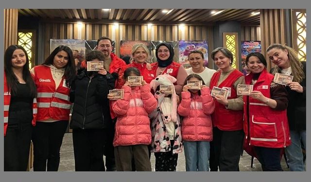Kızılay’dan Kars’ta çocuklara ramazan sevinci: 300 çocuk sinemada buluştu