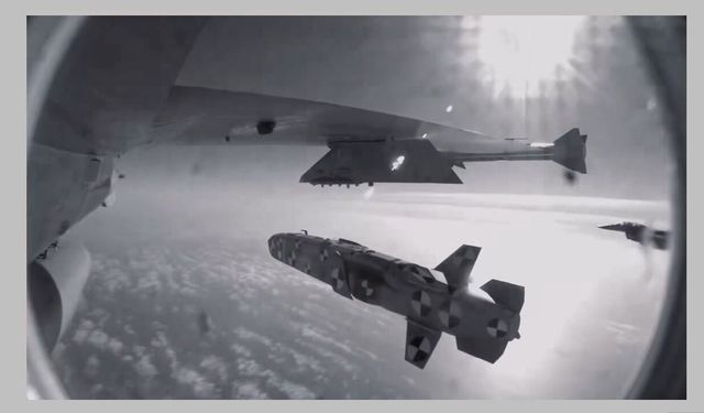 Milli Seyir Füzesi SOM-J Hedefi Tam İsabetle Vurdu: Bakan Kacır’dan “Güç Çarpanı” Vurgusu