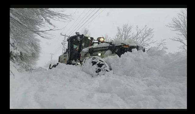 Ordu'da Büyükşehir ekipleri karla mücadelede sahada
