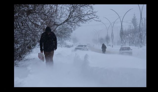 Kar yağışı 6 ilde ulaşımı aksattı