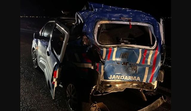 Erzurum’da Jandarmaya tır çarptı, 4 yaralı