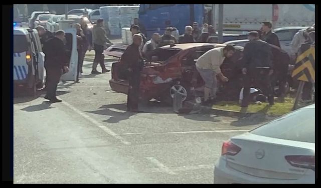 Düzce Olimpiyat Kavşağı’nda trafik kazası: 1 yaralı