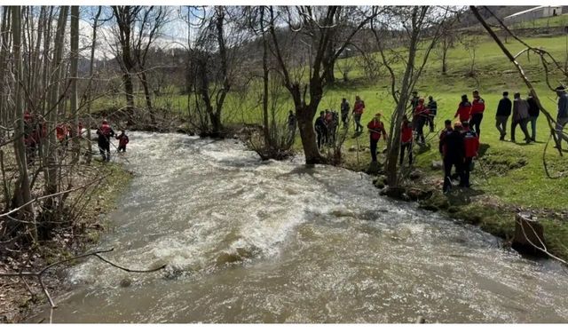 Dereye düşen 8 yaşındaki çocuk için arama çalışmaları sürüyor