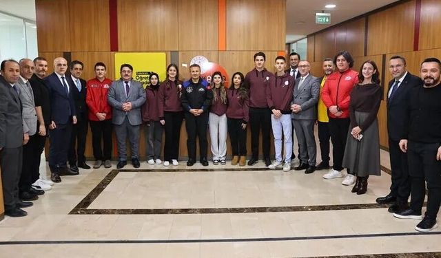 Türkiye Uzay Ajansı Başkanı Sakarya’da öğrencilerle buluşuyor