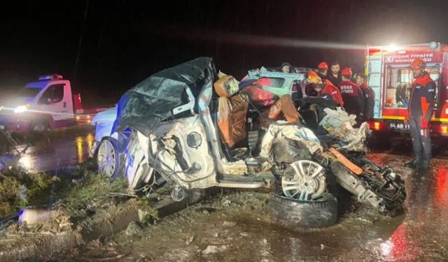 Uşak’ta feci zincirleme kaza: 4 ölü, 34 yaralı