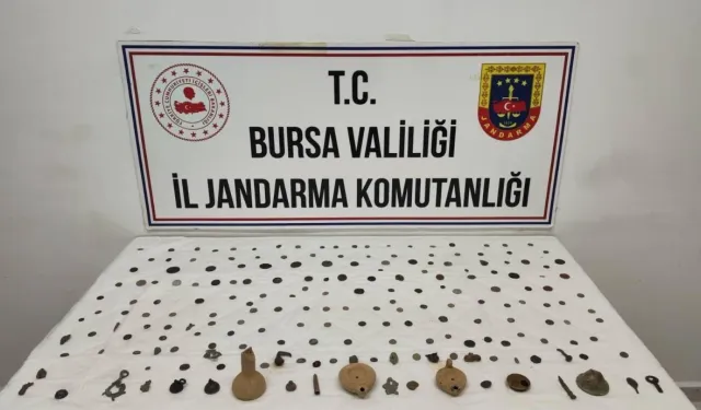Bursa’da tarihi eser operasyonu: 202 sikke ve obje ele geçirildi
