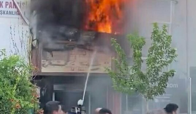 Aydın’da Mobilya Mağazasında Çıkan Yangın 2 Saatte Söndürüldü