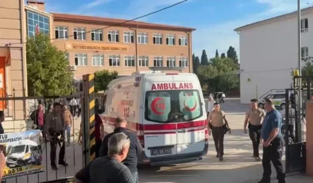 Okul Önünde Silahlı Saldırı: 8 Öğrenci Yaralandı