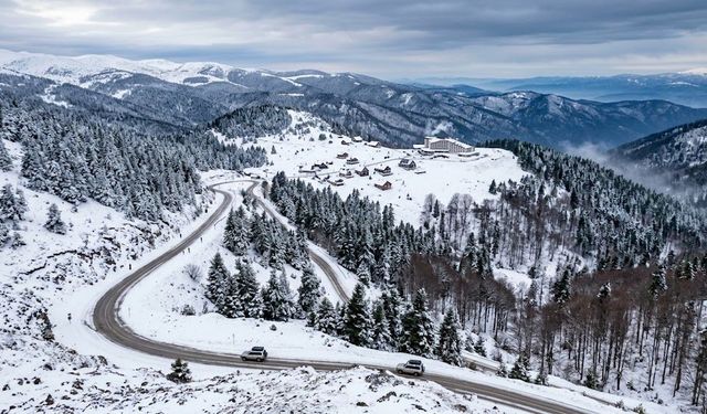 Bolu’ya Kış Erken Geldi: Kartalkaya ve Yedigöller Beyaza Büründü!