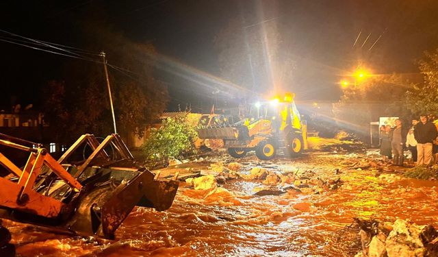 Antalya’da Kuvvetli Sağanak Sele Neden Oldu: Evler ve Tarım Alanları Zarar Gördü