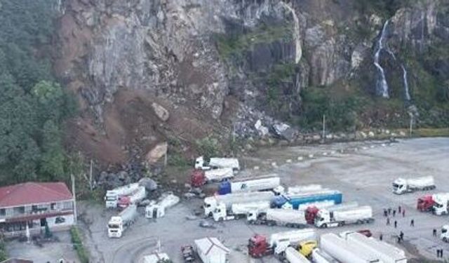 Artvin Hopa’da  Tır Parkı’nda heyelan: 1 ölü