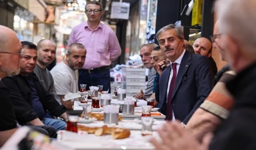 Sakarya Uzunçarşı’da Başkan Alemdar kunduracı esnafıyla buluştu