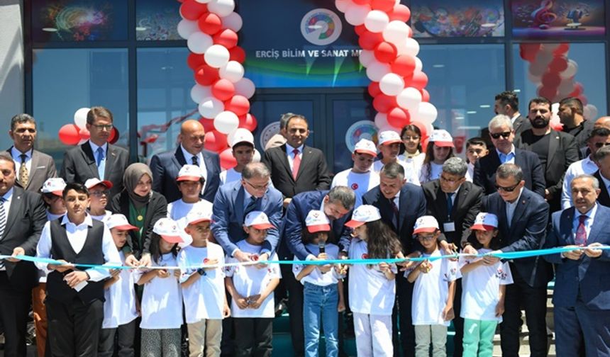 Bakan Tekin Erciş İlçesinde BİLSEM Açılışını Yaptı