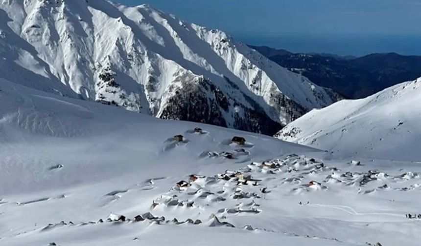 Temmuz ayında Rize ve Trabzon’un yaylaları beyaza büründü