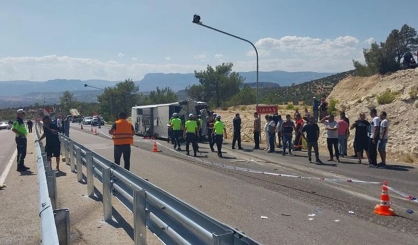 Mersin’de yolcu otobüsü ile kamyon çarpıştı: Ölü ve yaralılar var