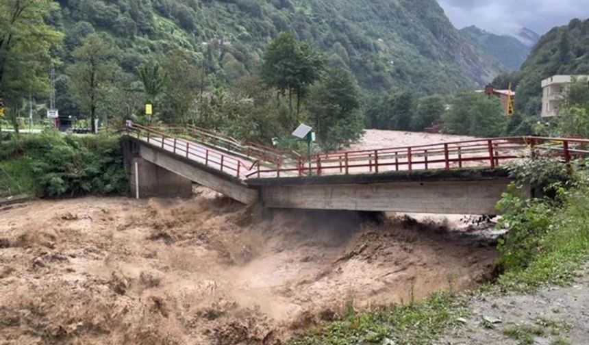 Rize’yi Sel Vurdu: Bungalovlar Yıkıldı, Ayder Yolu Kapandı