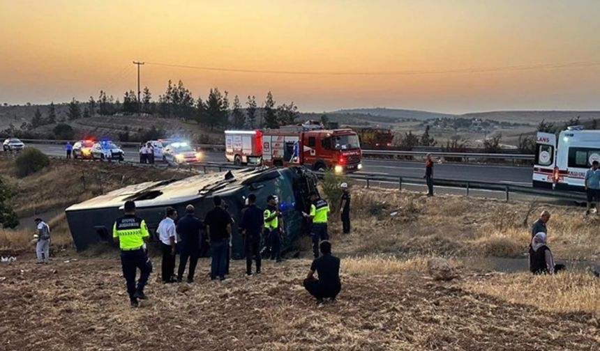 Suruç’ta kaza: Yolcu otobüsü yan yattı