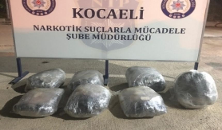 Kocaeli'de kamyon kasasına zulalanmış 42 kilo esrar ele geçirildi