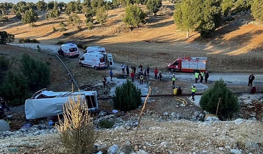 Mersin’de işçi servisi şarampole devrildi: 5 ölü, 14 yaralı