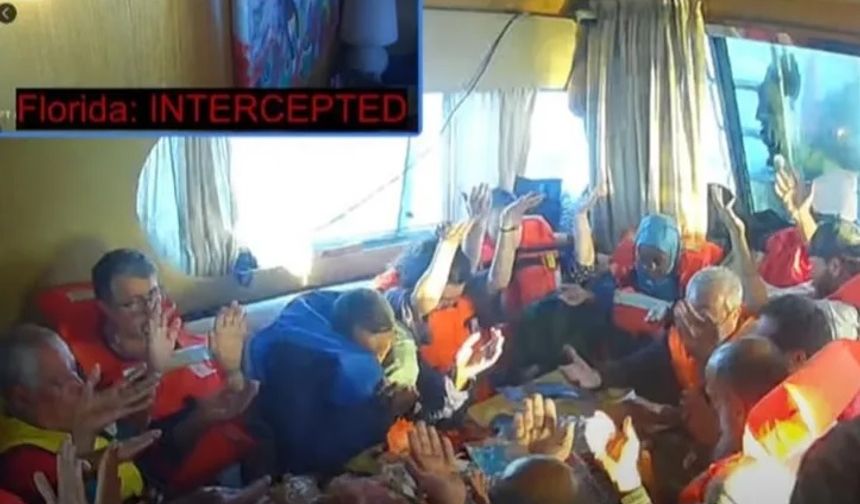 İsrail, Türk aktivistlerin de yer aldığı gemileri durdurdu