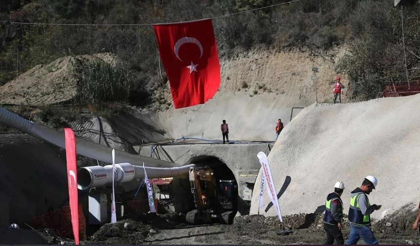 Hatay’da 11,2 kilometrelik dev atık su tüneli çalışmaları sürüyor