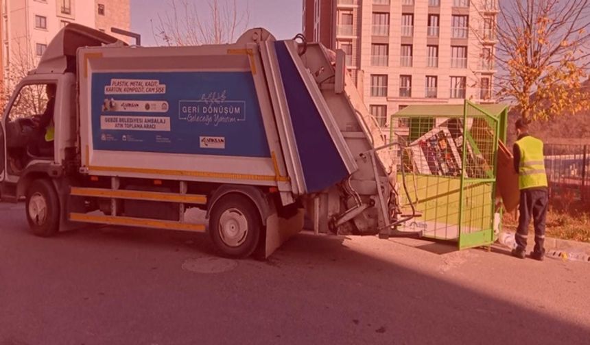 Kocaeli'nin Gebze İlçesinde Çöp Kamyonunun Çarptığı Belediye İşçisi Hayatını Kaybetti