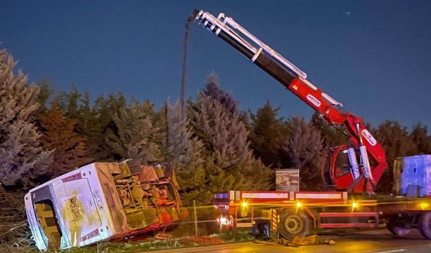 Kocaeli Gebze’de İşçi Taşıyan Midibüs Devrildi: 1’i Ağır 8 Yaralı