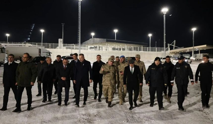 Sınır kapısında giriş-çıkışlar mercek altında