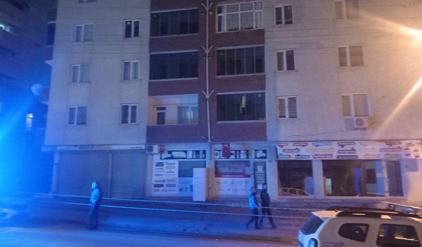 Gebze’de Zemin Çökmesi Paniği: 8 Daire ve 3 İş Yeri Tahliye Edildi