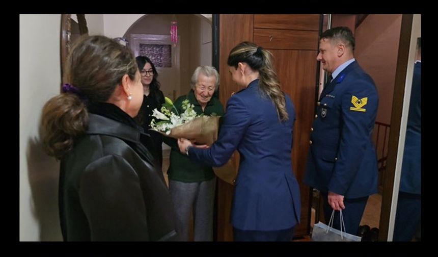 Ankaralı Hatice Teyze’den Mehmetçik’e Gönül Köprüsü