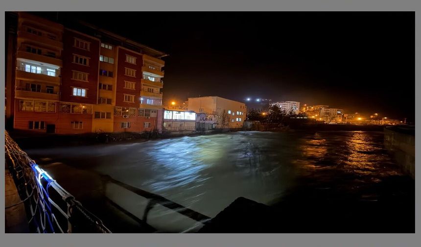 Baykan’da Sel Alarmı! Bitlis Çayı’nda Su Seviyesi Yükseldi