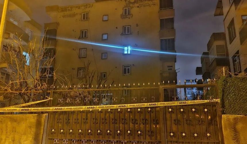 Kolonlarından ses gelen, 51 kişinin olduğu bina boşaltıldı