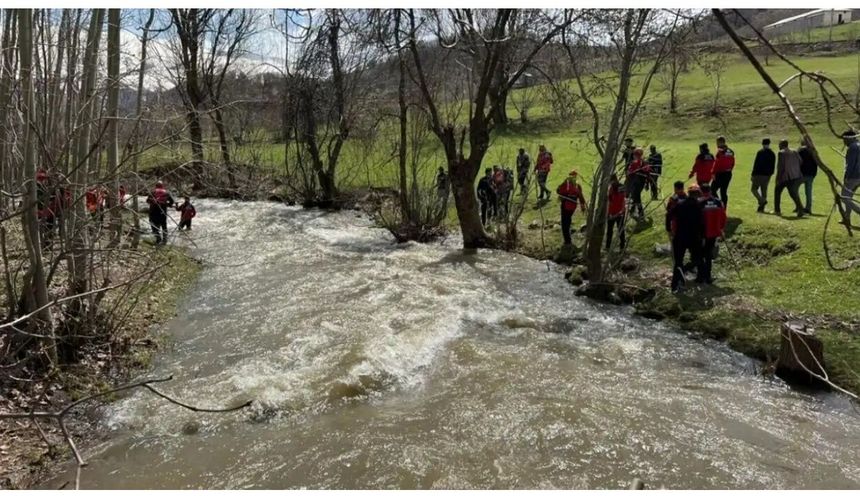 Dereye düşen 8 yaşındaki çocuk için arama çalışmaları sürüyor