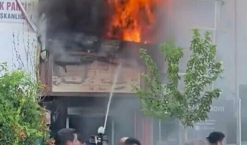 Aydın’da Mobilya Mağazasında Çıkan Yangın 2 Saatte Söndürüldü